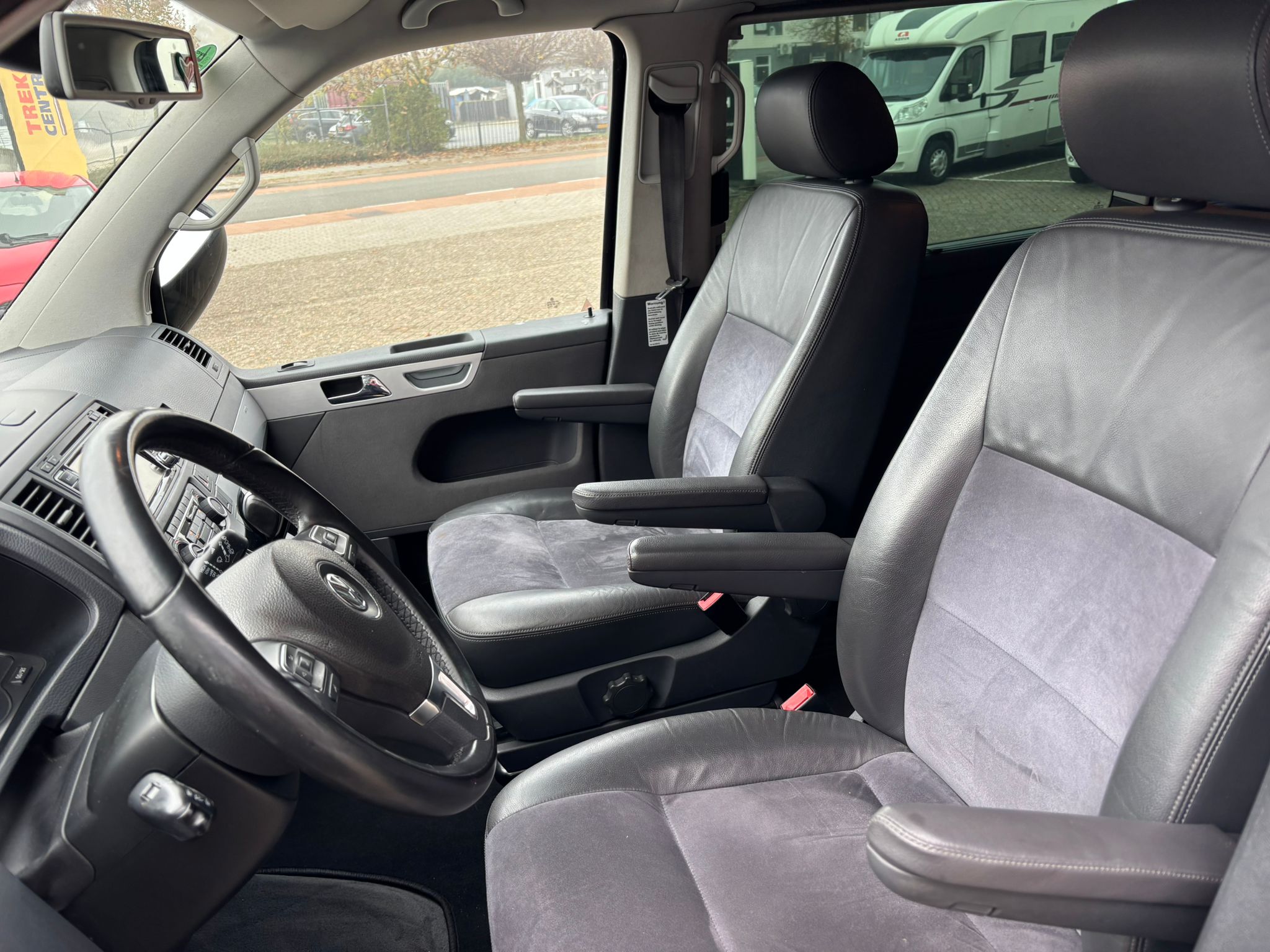 Volkswagen Multivan 2.0TDI DSG 4 Motion - Image 20